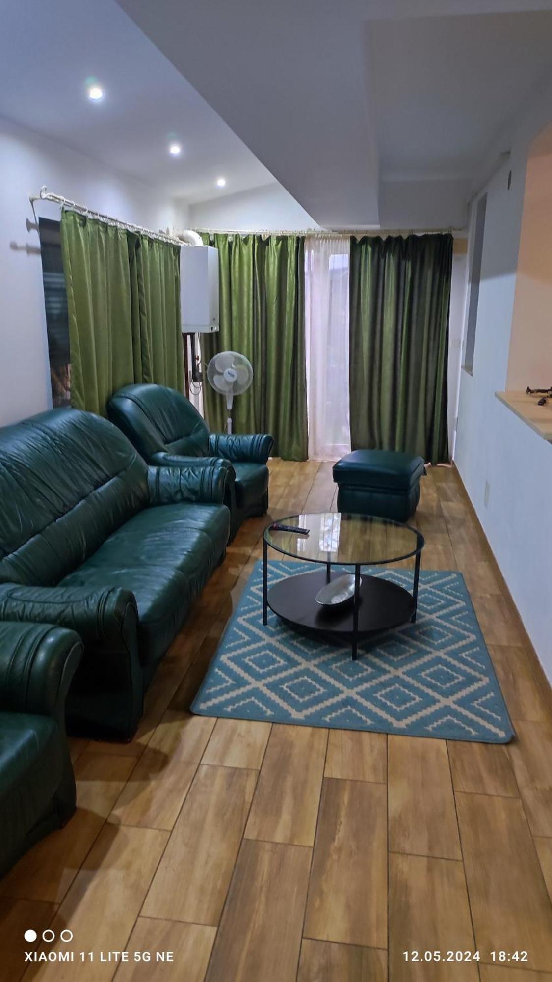 Apartament Lenus'K Appartement Boekarest Buitenkant foto