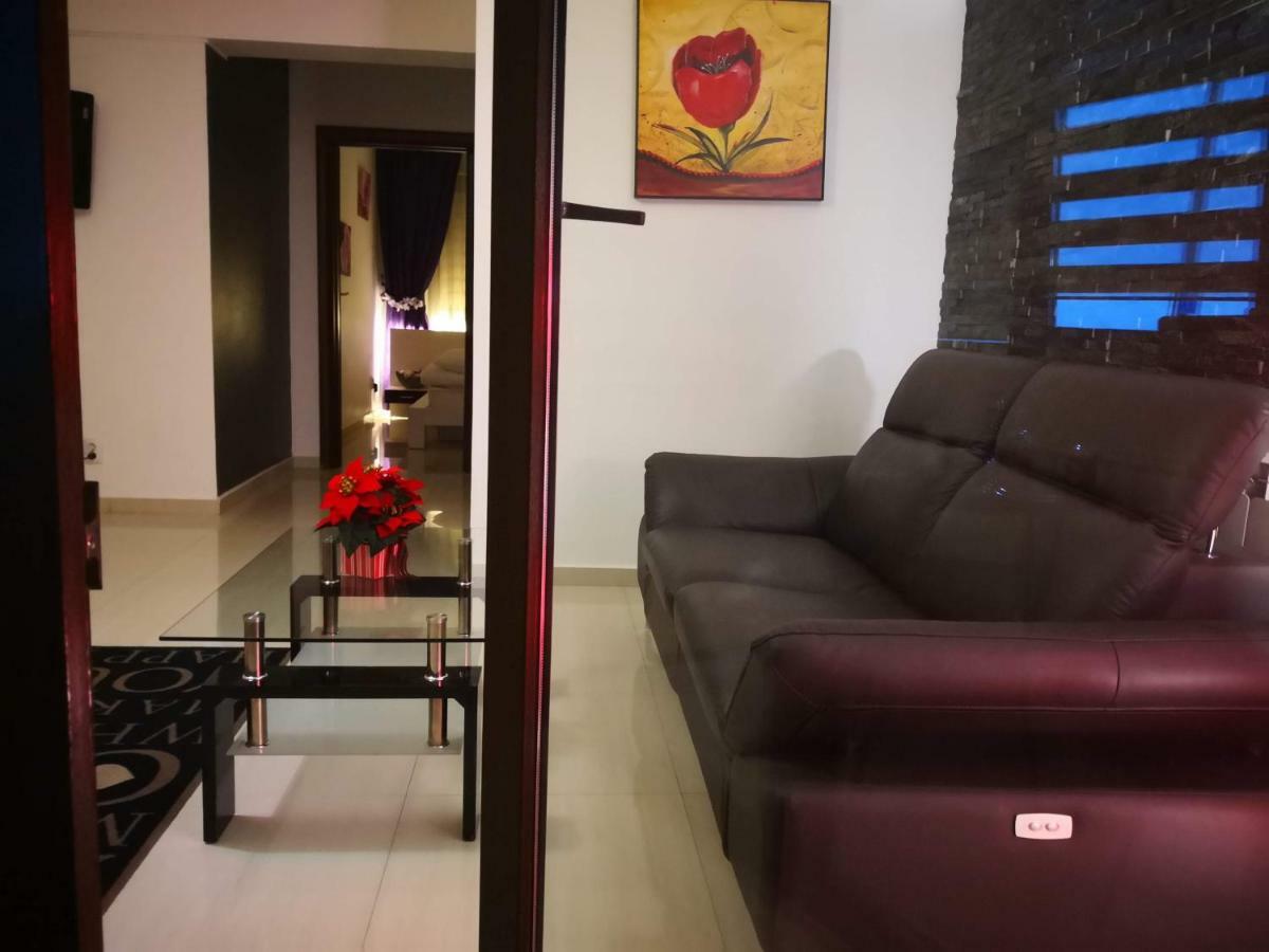 Apartament Lenus'K Appartement Boekarest Buitenkant foto